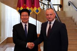 摩爾多瓦總統(tǒng)多東、總理菲利普會見張春賢