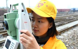 鐵路線(xiàn)上的&ldquo;鏗鏘玫瑰&rdquo;