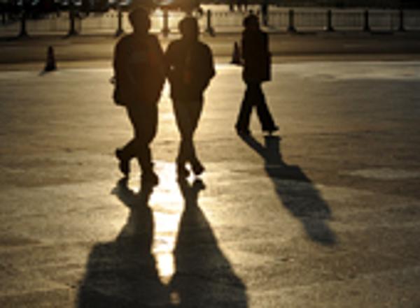 大會(huì)閉幕，廣場(chǎng)上來(lái)的最早的還是新聞?dòng)浾? /></a></p>
<p class=