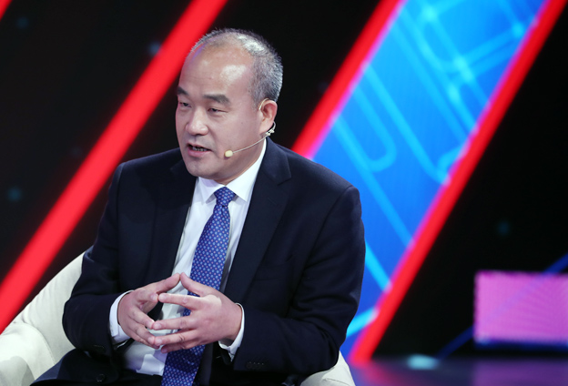 年輕人要有遠(yuǎn)大理想，要了解到科技的核心要素所在，專心，靜下心來打好基礎(chǔ)。