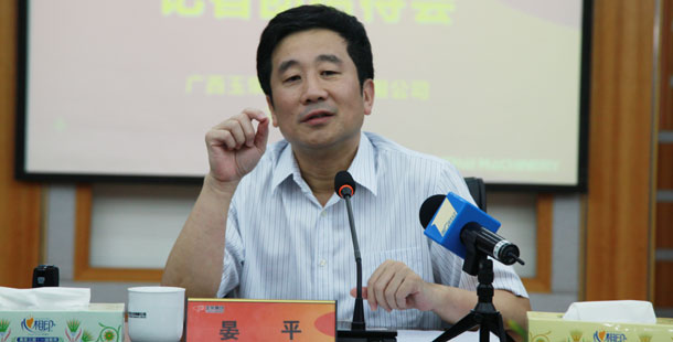 玉柴集團(tuán)公司董事局主席晏平&mdash;&mdash;大家可能不一定認(rèn)識我，但是大家一定坐過裝配玉柴發(fā)動機(jī)的客車、公交車，因?yàn)橛癫癜l(fā)動機(jī)裝配在全國超過60%的客車、公交車上。玉柴發(fā)動機(jī)能夠陪伴大家上班、回家、逛街，我很自豪。我們將繼續(xù)制造更多更好的綠色產(chǎn)品，造福社會和百姓。