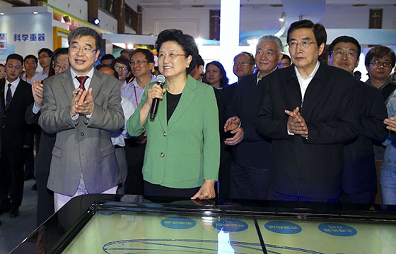 劉延?xùn)|、郭金龍參加2016年全國(guó)科技活動(dòng)周活動(dòng)