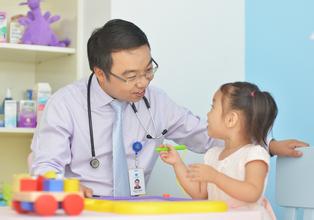 加強(qiáng)兒科醫(yī)生、助產(chǎn)士等緊缺人才培養(yǎng)