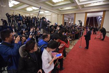 傳遞中國(guó)信心與力量&mdash;&mdash;2017年兩會(huì)&ldquo;部長(zhǎng)通道&rdquo;和記者會(huì)回眸