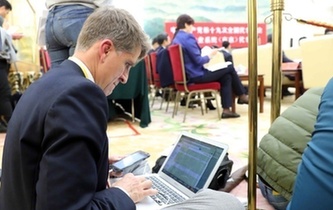 在你看不見的角落，中外記者這樣工作