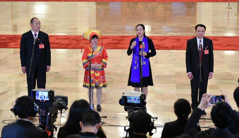 蔡松濤、杜麗群、楊小玲、賈立群接受采訪