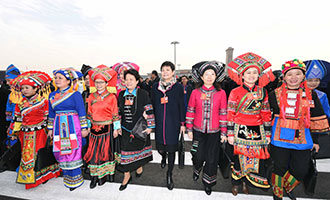 代表們走向會(huì)場