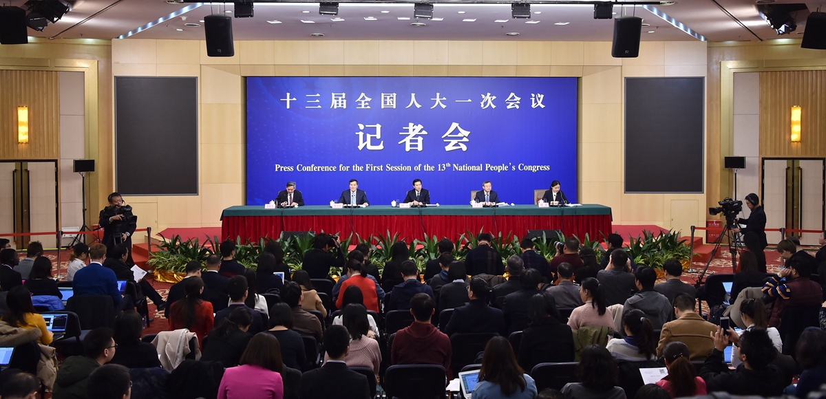 商務(wù)部部長鐘山等就&ldquo;推動(dòng)形成全面開放新格局 推動(dòng)商務(wù)事業(yè)高質(zhì)量發(fā)展&rdquo;答記者問