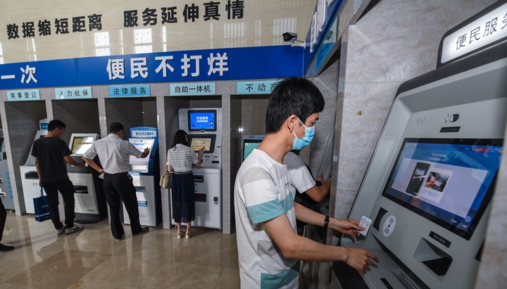 新華社評論員：增強(qiáng)緊迫感，全力抓落實 &mdash;&mdash;貫徹落實全國兩會精神