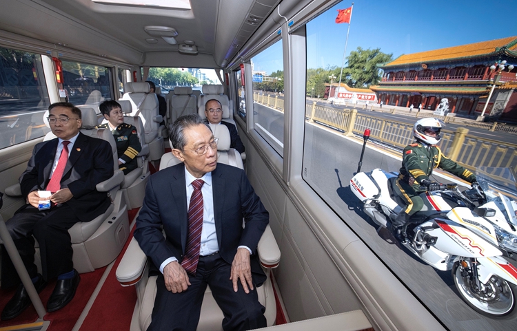 學(xué)習(xí)快評(píng)丨以國(guó)之名向最美天使致敬！