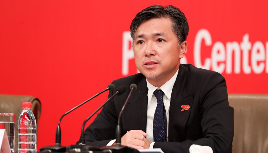 群眾游行總導(dǎo)演、北京師范大學(xué)藝術(shù)與傳媒學(xué)院副院長(zhǎng)肖向榮介紹情況