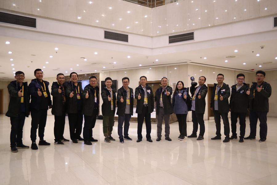 新華網(wǎng)國(guó)慶前方報(bào)道團(tuán)隊(duì)，出發(fā)啦！