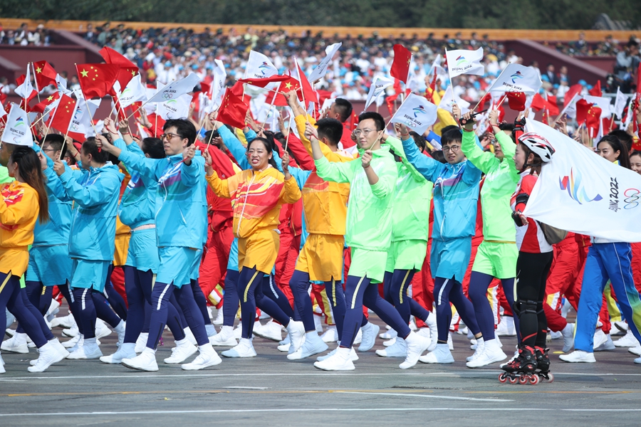 群眾大游行，歡樂的海洋！