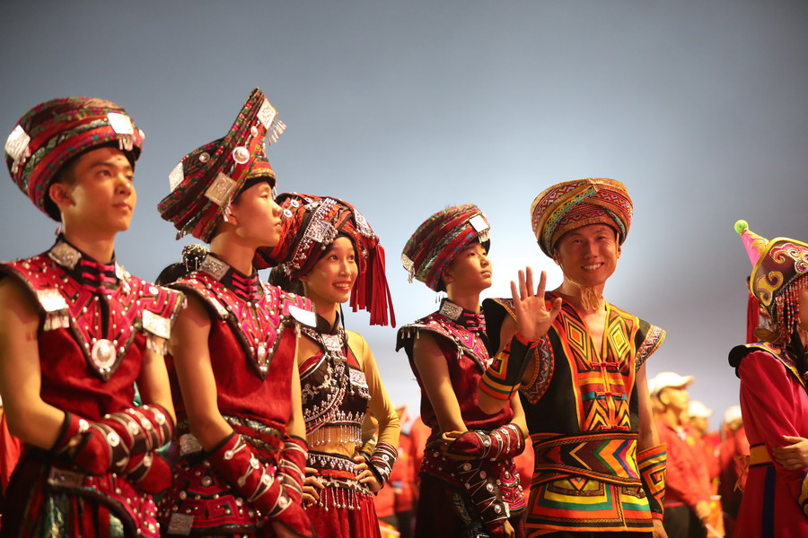 好兒好女好家園，齊心奔小康，共圓中國夢