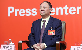 南昌大學(xué)黨委常委、副校長江風(fēng)益