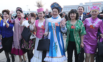 代表們走向會(huì)場