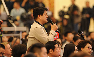 日本經(jīng)濟(jì)新聞?dòng)浾咛釂? /></a>                        
<p class=