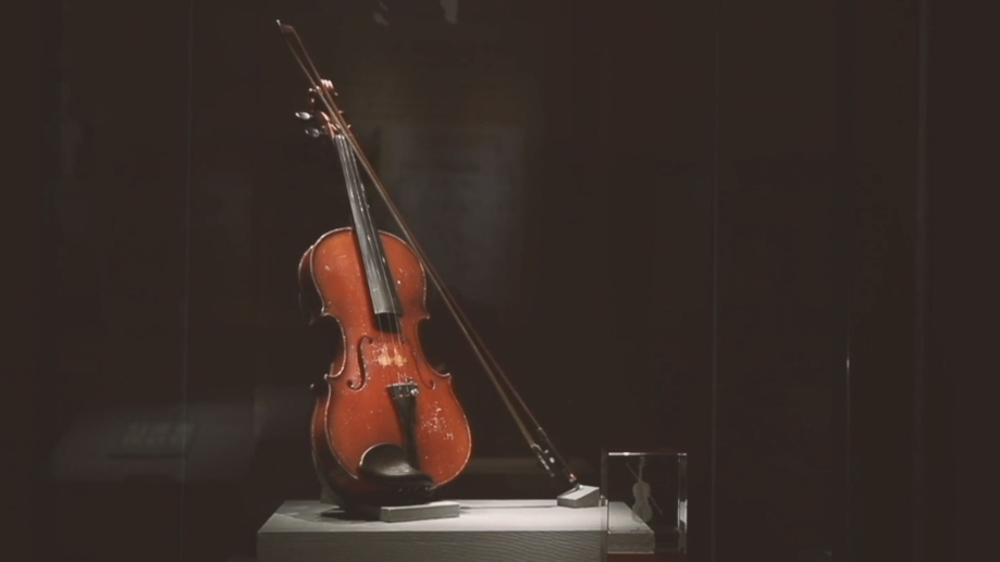 紅色百寶 奮斗百年丨第16集：一把琴，一個(gè)人，一首歌