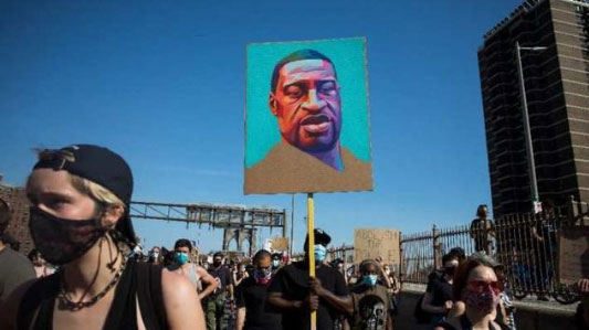 美國(guó)警察&ldquo;跪頸&rdquo;執(zhí)法致死弗洛伊德案開審