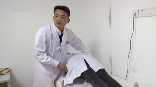 挑戰(zhàn)&ldquo;漫畫腰&rdquo;火熱 醫(yī)生提醒別盲目跟風(fēng)