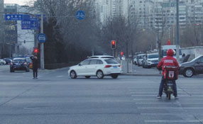 瘋狂&rdquo;外賣 板子應(yīng)該打在誰身上？