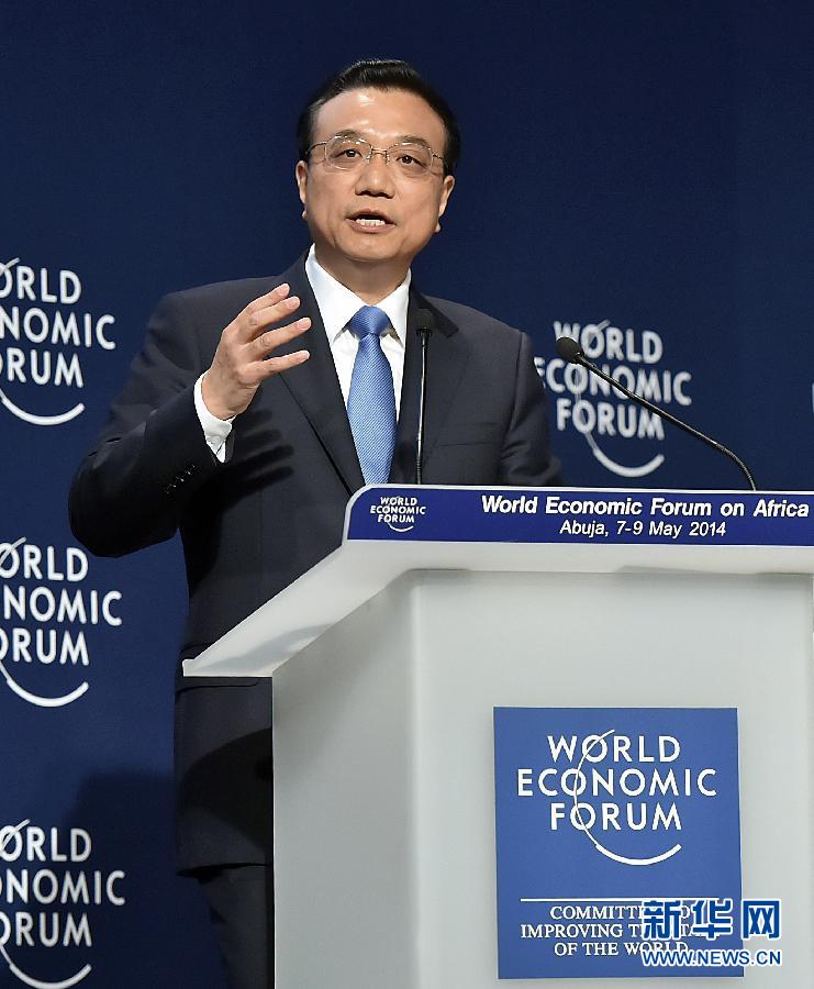 5月8日，國務院總理李克強在阿布賈出席第24屆世界經(jīng)濟論壇非洲峰會全會，發(fā)表題為《共同推動非洲發(fā)展邁上新臺階》的特別致辭。 新華社記者李濤 攝 