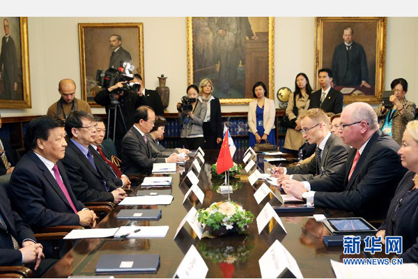 6月13日，中共中央政治局常委、中央書記處書記劉云山在赫爾辛基會見芬蘭議長海內(nèi)盧奧馬。 新華社記者姚大偉攝