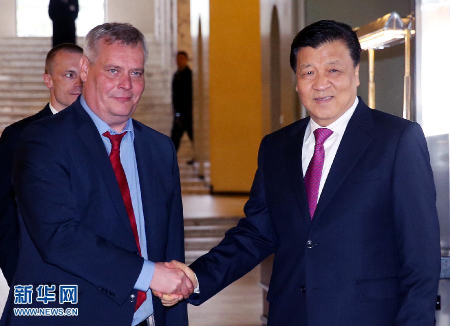 6月13日，中共中央政治局常委、中央書記處書記劉云山在赫爾辛基會見芬蘭社民黨主席、財政部長林內(nèi)。 新華社記者姚大偉攝