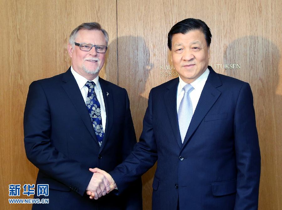 6月14日，中共中央政治局常委、中央書記處書記劉云山在芬蘭羅瓦涅米會見羅瓦涅米市長羅特沃寧。 新華社記者姚大偉攝