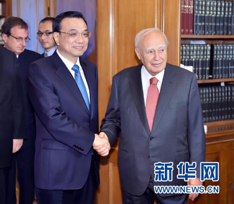 6月20日，國務(wù)院總理李克強在雅典總統(tǒng)府會見希臘總統(tǒng)帕普利亞斯。 新華社記者 李濤 攝