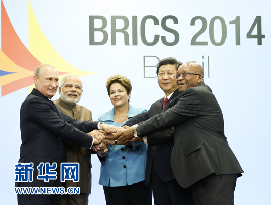 這是習(xí)近平同出席會晤的巴西總統(tǒng)羅塞夫、俄羅斯總統(tǒng)普京、印度總理莫迪、南非總統(tǒng)祖馬合影。新華社記者 蘭紅光 攝