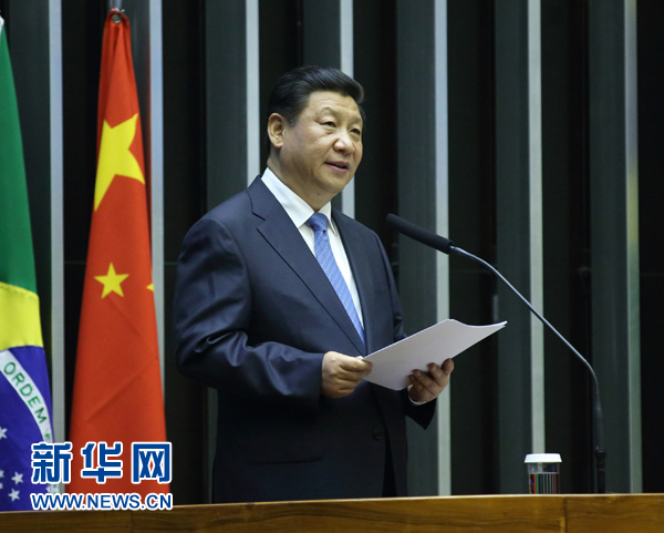7月16日，國家主席習近平在巴西國會發(fā)表《弘揚傳統(tǒng)友好共譜合作新篇》的演講。 新華社記者 蘭紅光 攝 