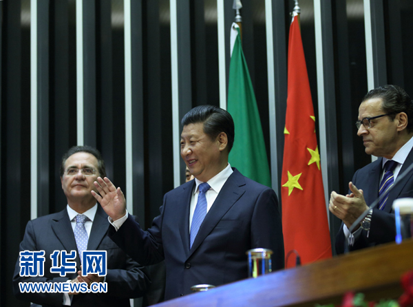 7月16日，國家主席習近平在巴西國會發(fā)表《弘揚傳統(tǒng)友好共譜合作新篇》的演講。 新華社記者 蘭紅光 攝 