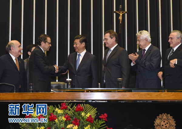 7月16日，國家主席習近平在巴西國會發(fā)表《弘揚傳統(tǒng)友好共譜合作新篇》的演講。 新華社記者 李學仁 攝 