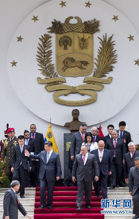 當(dāng)?shù)貢r(shí)間7月21日，國(guó)家主席習(xí)近平在加拉加斯會(huì)見(jiàn)委內(nèi)瑞拉全國(guó)代表大會(huì)主席卡韋略。 新華社記者 王曄 攝