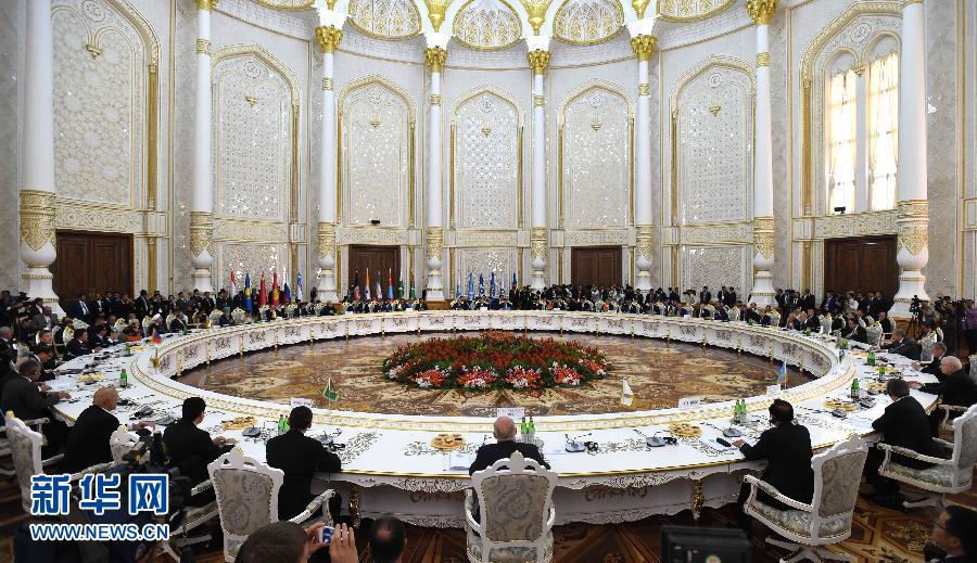 9月12日，上海合作組織成員國(guó)元首理事會(huì)第十四次會(huì)議在塔吉克斯坦首都杜尚別舉行。國(guó)家主席習(xí)近平出席會(huì)議并發(fā)表重要講話。新華社記者馬占成攝 