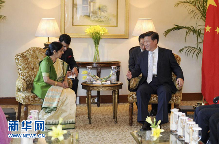 9月18日，國家主席習(xí)近平在新德里會(huì)見印度外長斯瓦拉杰。新華社記者 張鐸 攝