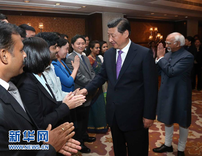 9月18日，國家主席習近平在印度世界事務(wù)委員會發(fā)表題為《攜手追尋民族復興之夢》的重要演講。演講結(jié)束后，習近平接見中印兩國青年代表。新華社記者 龐興雷 攝