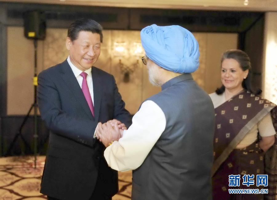 9月19日，國家主席習(xí)近平在新德里會(huì)見印度國大黨主席索尼婭&middot;甘地和前總理辛格。 新華社記者張鐸攝
