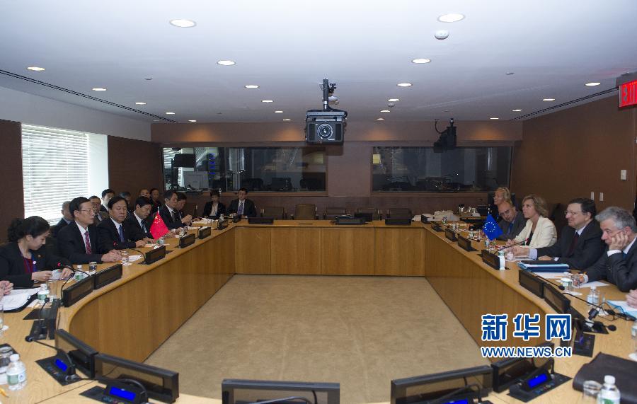  9月23日，正在紐約出席聯(lián)合國氣候峰會的國家主席習(xí)近平特使、國務(wù)院副總理張高麗在紐約聯(lián)合國總部會見歐盟委員會主席巴羅佐。新華社記者 王曄 攝 