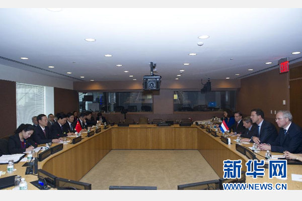 9月23日，出席聯(lián)合國氣候峰會的國家主席習近平特使、國務院副總理張高麗在紐約聯(lián)合國總部會見荷蘭首相呂特。 新華社記者 王曄 攝 