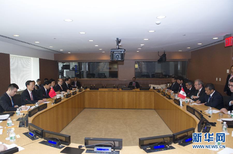 9月23日，出席聯(lián)合國(guó)氣候峰會(huì)的國(guó)家主席習(xí)近平特使、國(guó)務(wù)院副總理張高麗在紐約聯(lián)合國(guó)總部會(huì)見(jiàn)秘魯總統(tǒng)烏馬拉。 新華社記者 王曄 攝 