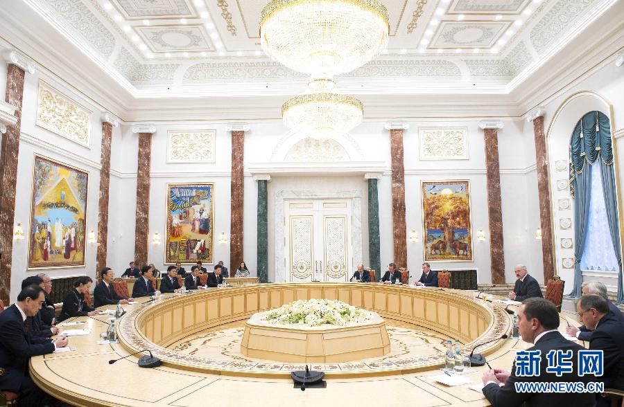 9月26日，應邀訪問白俄羅斯的國務院副總理張高麗在明斯克會見白俄羅斯總統(tǒng)盧卡申科。新華社記者王曄攝 