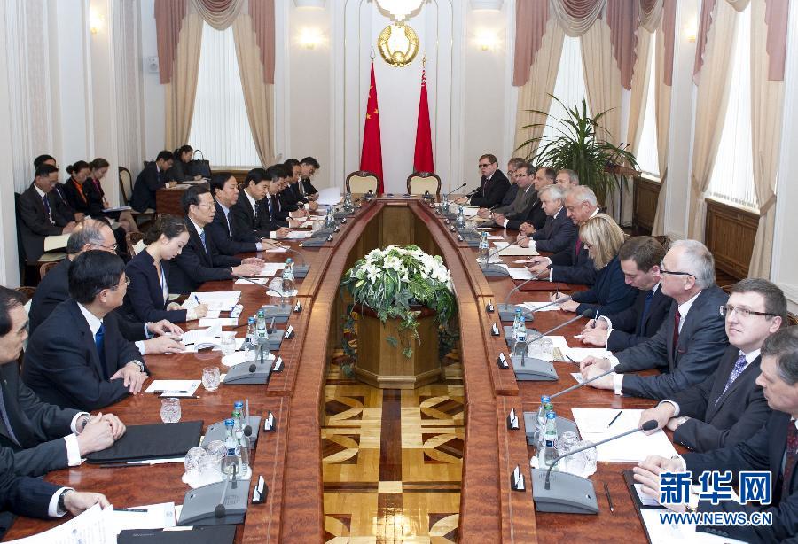  9月27日，應邀訪問白俄羅斯的國務院副總理張高麗在明斯克同白俄羅斯總理米亞斯尼科維奇舉行會談。 新華社記者王曄攝