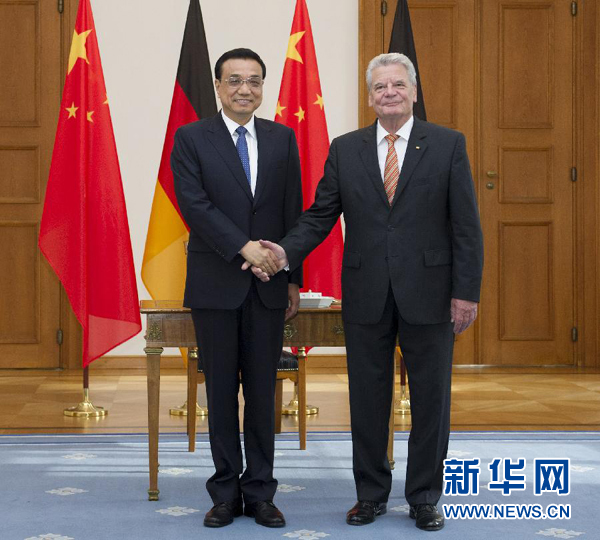 10月10日，國務(wù)院總理李克強在柏林會見德國總統(tǒng)高克。 新華社記者 王曄 攝 