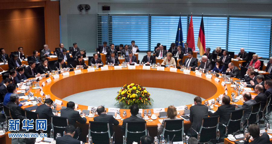 10月10日，中國國務(wù)院總理李克強在柏林與德國總理默克爾共同主持第三輪中德政府磋商。 新華社記者 李學(xué)仁 攝 