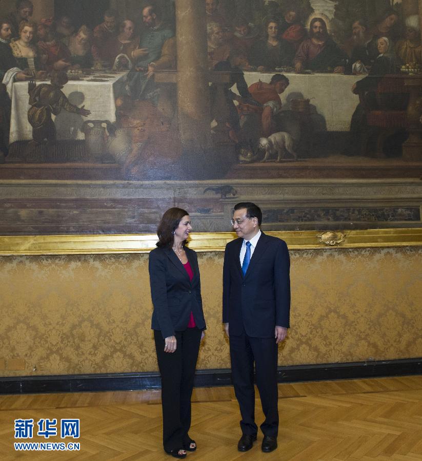 10月15日，中國國務(wù)院總理李克強(qiáng)在羅馬會見意大利眾議長博爾德里尼。 新華社記者王曄攝 