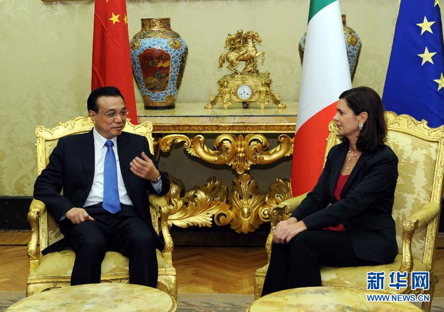 10月15日，中國國務(wù)院總理李克強(qiáng)在羅馬會見意大利眾議長博爾德里尼。 新華社記者饒愛民攝