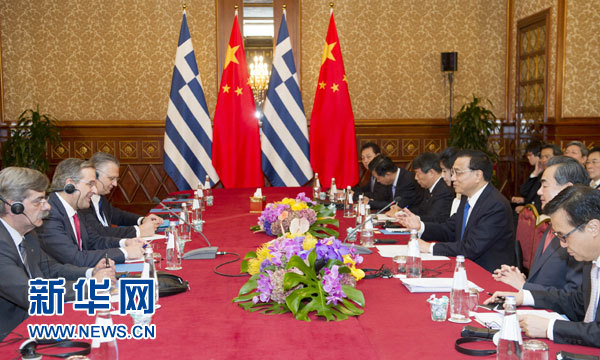 10月16日，中國國務(wù)院總理李克強(qiáng)在意大利米蘭會(huì)見希臘總理薩馬拉斯。 新華社記者 謝環(huán)馳 攝