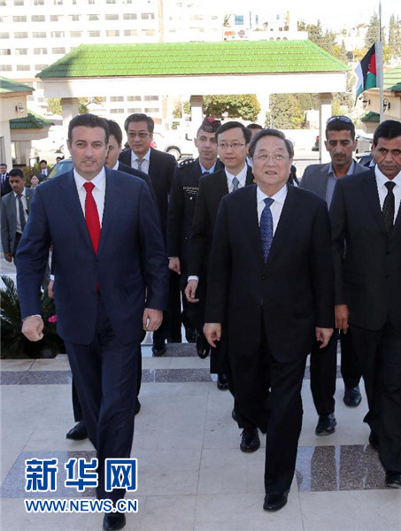 11月9日，正在約旦進(jìn)行正式友好訪問(wèn)的全國(guó)政協(xié)主席俞正聲在安曼會(huì)見約旦眾議院代議長(zhǎng)薩法迪。 新華社記者 劉衛(wèi)兵 攝 